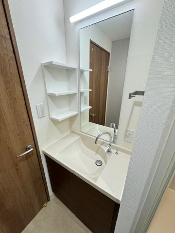 アパートメント麻布No.10 301号室の独立洗面台|※前回募集時の写真です。