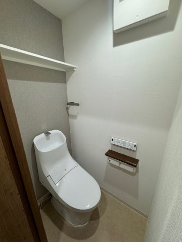 アパートメント麻布No.10 301号室のトイレ|※前回募集時の写真です。