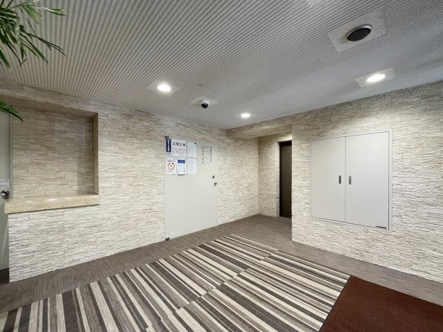 アパートメント麻布No.10 301号室のロビー|2018年共用部リニューアル済み