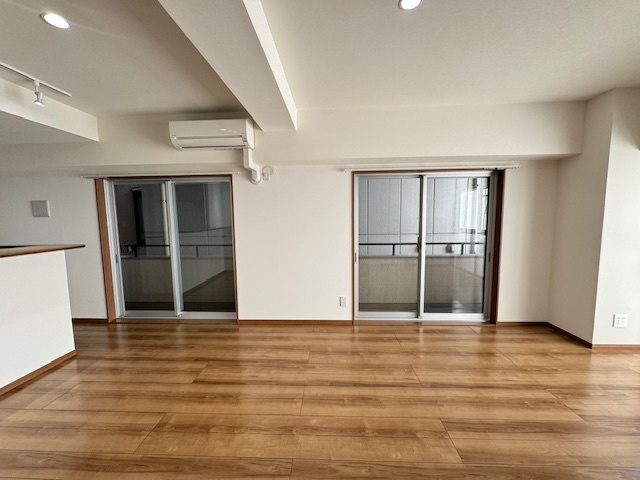 アパートメント麻布No.10 301号室の居間・リビング|※前回募集時の写真です。