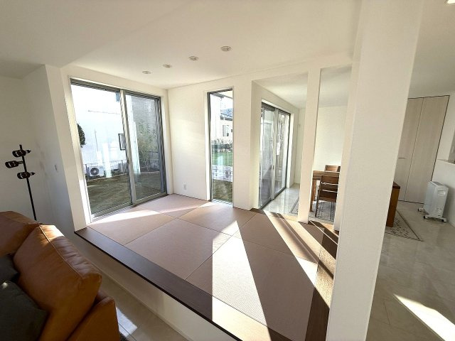 八王子市　散田町　新築未入居戸建ての内装|～3.5帖の小上がり畳コーナー～