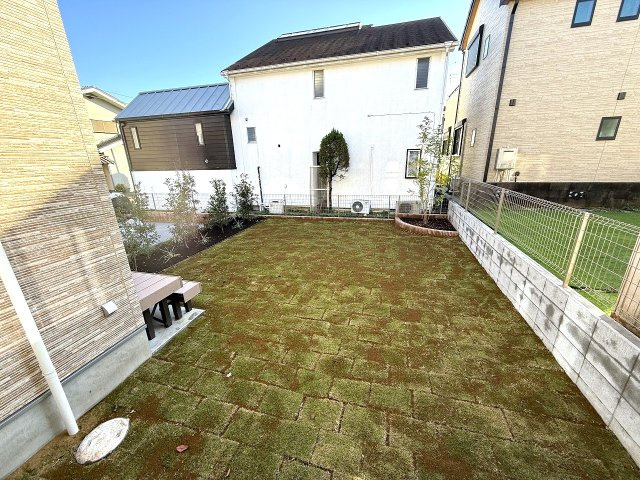 八王子市　散田町　新築未入居戸建ての展望|～ダイニングから出入りのしやすい庭～