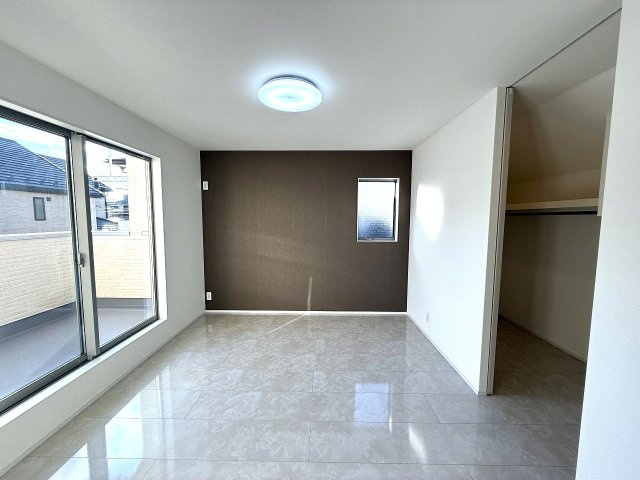 八王子市　散田町　新築未入居戸建ての寝室|～2階7.0帖の主寝室　ベッドなど大型家具のレイアウトも楽しめる広さです～