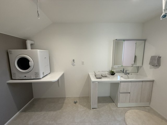 八王子市　散田町　新築未入居戸建ての独立洗面台|～脱衣所には幹太くん設置済　ワイドカウンタ―付きの洗面台も使いやすそうです～