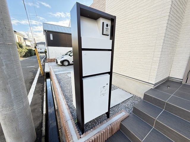 八王子市　散田町　新築未入居戸建ての設備|～不在時の荷物受け取りに大変便利な宅配BOX～