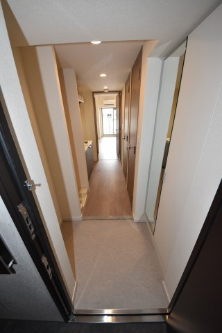 プレサンス谷町九丁目駅前の玄関