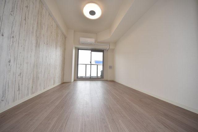 プレサンス谷町九丁目駅前の居間・リビング