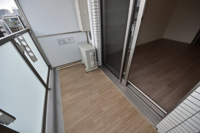 プレサンス谷町九丁目駅前のバルコニー