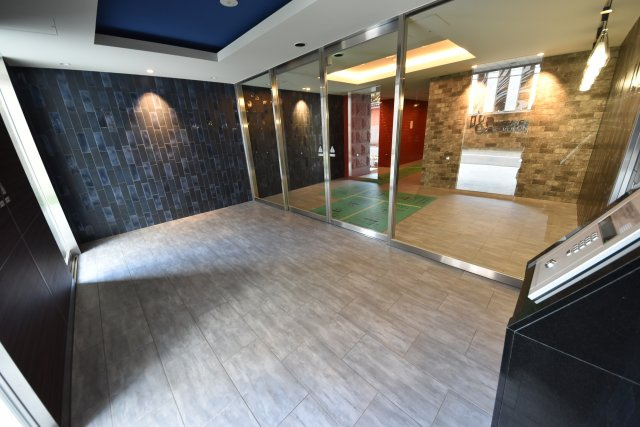 プレサンス谷町九丁目駅前のエントランス