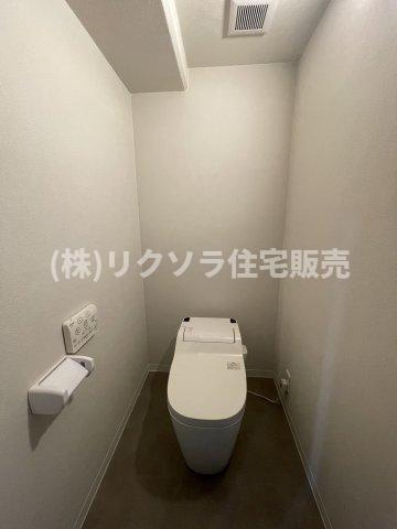 エバーグリーン門真のトイレ|タンクレストイレ
■物件内覧・資金計画相談・住宅ローン相談、リフォーム相談、お問合せ受付中■
※当日・翌日のご内覧、ご相談はお電話でのお問合せがスムーズです！