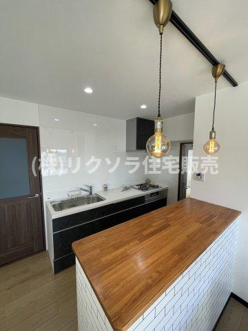 エバーグリーン門真のキッチン|カウンター収納付き
■物件内覧・資金計画相談・住宅ローン相談、リフォーム相談、お問合せ受付中■
※当日・翌日のご内覧、ご相談はお電話でのお問合せがスムーズです！