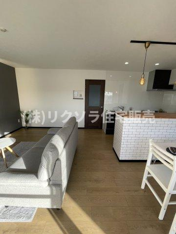 エバーグリーン門真の居間・リビング|LDK　15.0帖
■物件内覧・資金計画相談・住宅ローン相談、リフォーム相談、お問合せ受付中■
※当日・翌日のご内覧、ご相談はお電話でのお問合せがスムーズです！