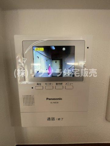 エバーグリーン門真のセキュリティ|TVモニター付きインターフォン
■物件内覧・資金計画相談・住宅ローン相談、リフォーム相談、お問合せ受付中■
※当日・翌日のご内覧、ご相談はお電話でのお問合せがスムーズです！