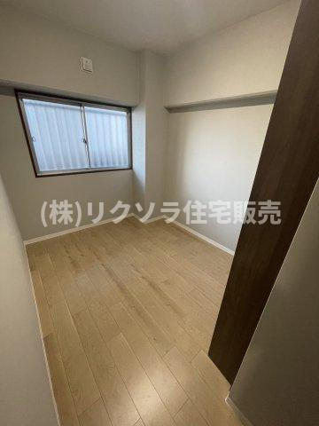 エバーグリーン門真の洋室|洋室　5.0帖
■物件内覧・資金計画相談・住宅ローン相談、リフォーム相談、お問合せ受付中■
※当日・翌日のご内覧、ご相談はお電話でのお問合せがスムーズです！