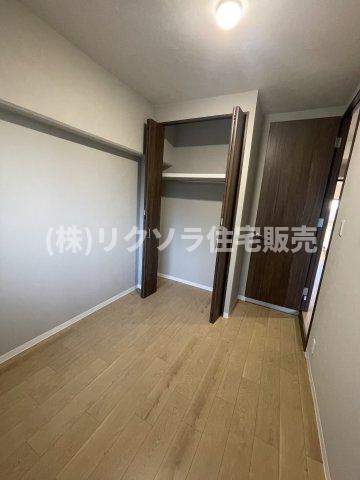 エバーグリーン門真の寝室|洋室　5.0帖
■物件内覧・資金計画相談・住宅ローン相談、リフォーム相談、お問合せ受付中■
※当日・翌日のご内覧、ご相談はお電話でのお問合せがスムーズです！