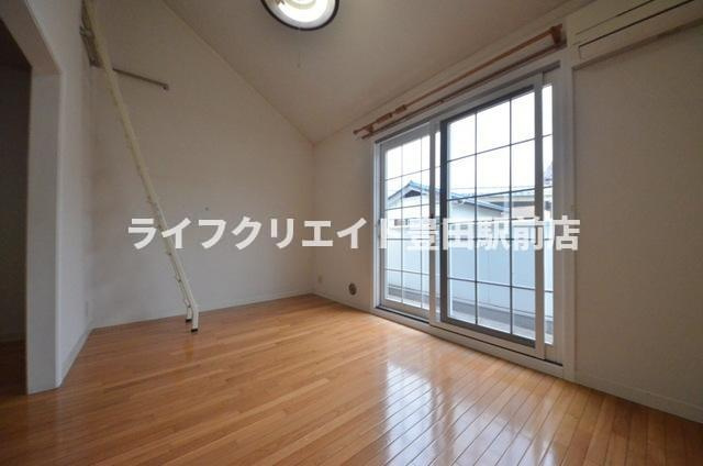 Fioralbaの居間・リビング