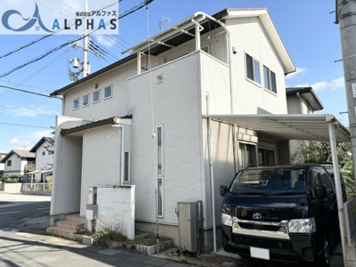 【外観】 | 加古郡播磨町北野添二丁目　一戸建て | カースペースにはカーポートがあります♪