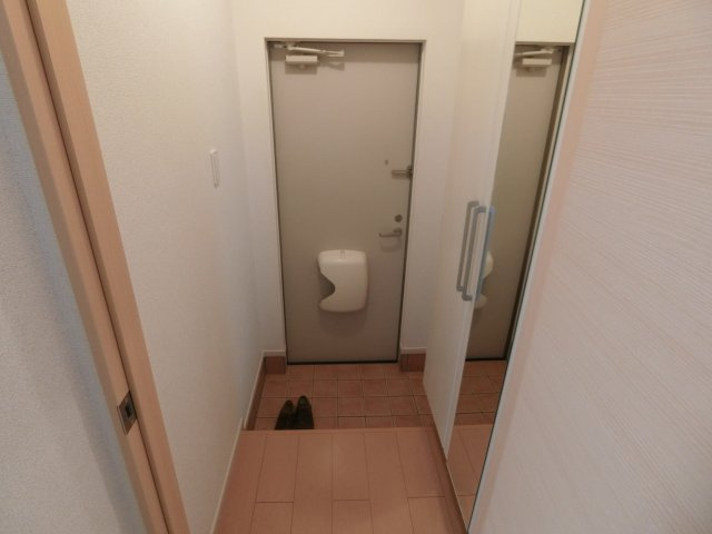 エコの住の玄関|他のお部屋の参考写真となります。
