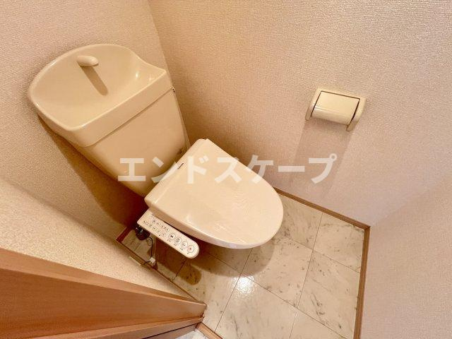 クレール矢中　Ｂのトイレ|高崎、前橋、伊勢崎エリアのお部屋探しはエンドスケープまで！お客様の理想お聞かせ下さい♪
クロスの色が異なる場合があります。