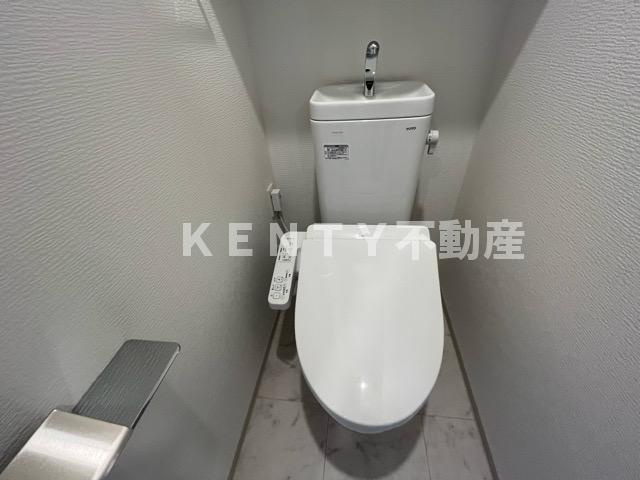【トイレ】 | クレイシアＩＤＺ蒲田 | 落ち着いた色調のトイレです