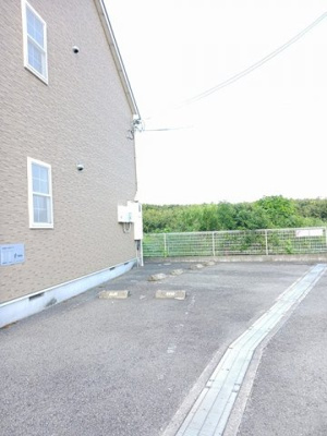 【駐車場】 | アルカンシエル | 駐車場があるので、車を買う予定の方も安心です