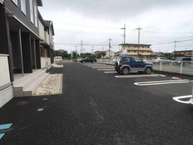ソルトーレ　エルマーナ　大字土塔の駐車場