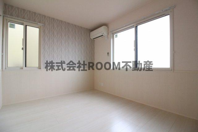 アールエム都北の寝室|広くて明るい寝室