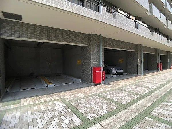 イトーピア門真の駐車場|敷地内駐車場
■物件内覧・資金計画相談・住宅ローン相談、リフォーム相談、お問合せ受付中■
※当日・翌日のご内覧、ご相談はお電話でのお問合せがスムーズです！