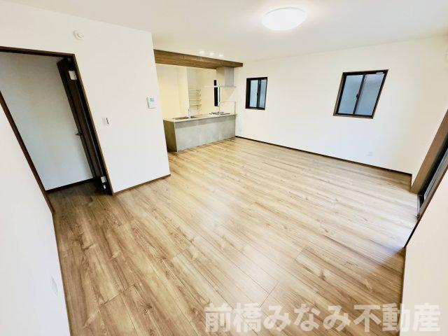 前橋市日輪寺町第1期　１号棟(全３棟)　ワイウッドコート　新築建売分譲の居間・リビング|こちらの居間で趣味の時間をお楽しみください