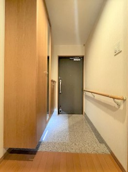 ロイヤルガーデン城西第2の玄関