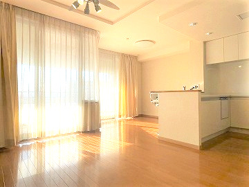 ロイヤルガーデン城西第2の居間・リビング