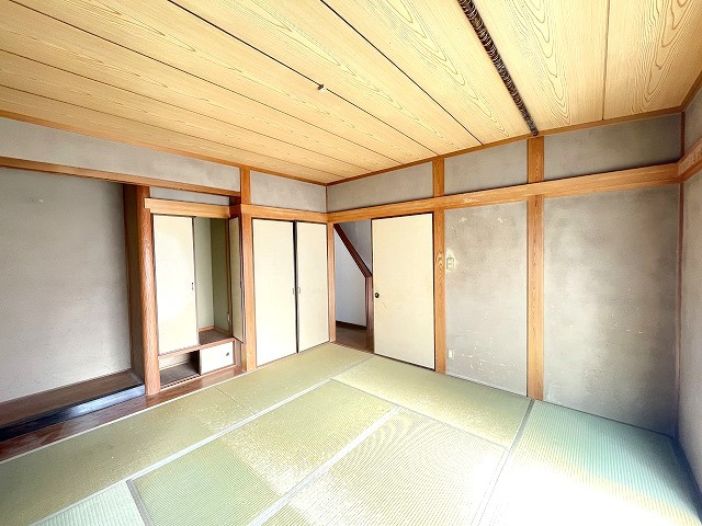 高屋高美が丘6丁目　一戸建ての和室|趣があり、陽光が差し込む和室です。