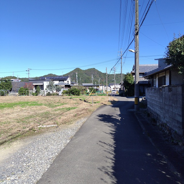 ６４３２５　岐阜市太郎丸知之道土地の前面道路含む現地写真