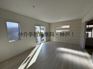 【居間・リビング】 | 神戸市垂水区つつじが丘６丁目　新築戸建B号地　仲介手数料無料！ | ゆったりとした居間です