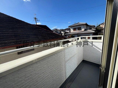 【バルコニー】 | 神戸市垂水区つつじが丘６丁目　新築戸建B号地　仲介手数料無料！ | お洗濯にも便利なバルコニー付き