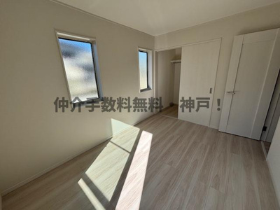 【洋室】 | 神戸市垂水区つつじが丘６丁目　新築戸建B号地　仲介手数料無料！ | 明るい洋室です