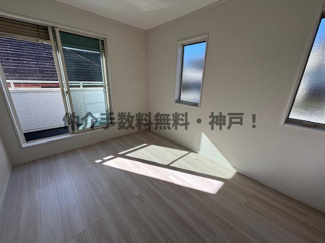 【洋室】 | 神戸市垂水区つつじが丘６丁目　新築戸建B号地　仲介手数料無料！ | 広々とした洋室です