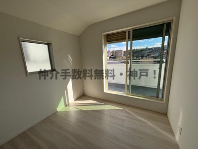 【洋室】 | 神戸市垂水区つつじが丘６丁目　新築戸建B号地　仲介手数料無料！ | 使い勝手のいい洋室です