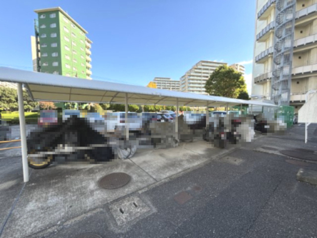 敷地内のバイク置き場です！