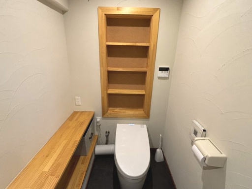 温水洗浄便座付きタンクレスの広々トイレです！