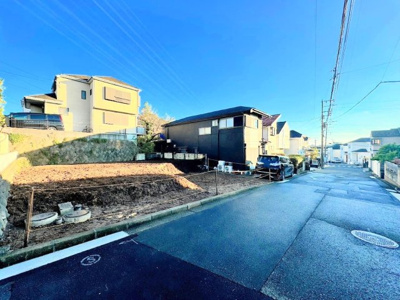 【前面道路含む現地写真】 | ◆保土ヶ谷区法泉新築住宅◆ | ◆前面道路も幅員があり車の運転も安心！前面道路は閑静な住宅地。車通りの少ない道路です。お子様にも安心です。