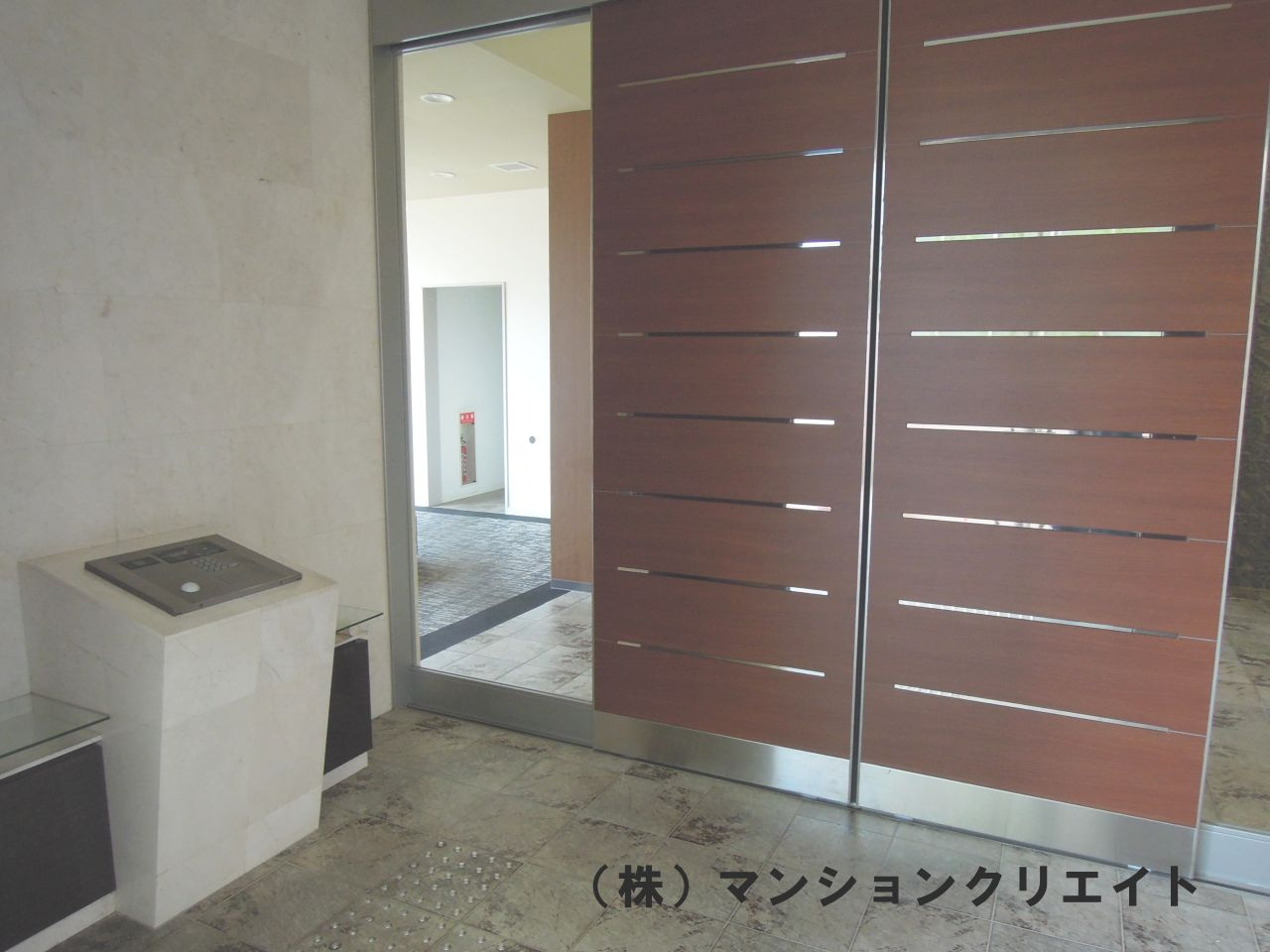 プレミスト大手さくら通りのエントランス