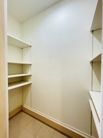 【収納】 | 栃木県小山市大字間々田　中古戸建 | 高さを変えられる可動棚