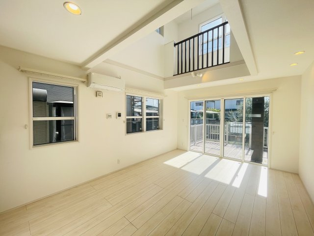 【居間・リビング】 | 栃木県小山市大字間々田　中古戸建 | リビングダイニングは床暖房完備