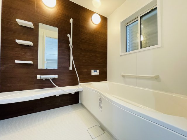 【浴室】 | 栃木県小山市大字間々田　中古戸建 | 1.5坪の大型ユニットバス