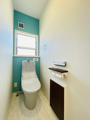 【トイレ】 | 栃木県小山市大字間々田　中古戸建 | 2階トイレ