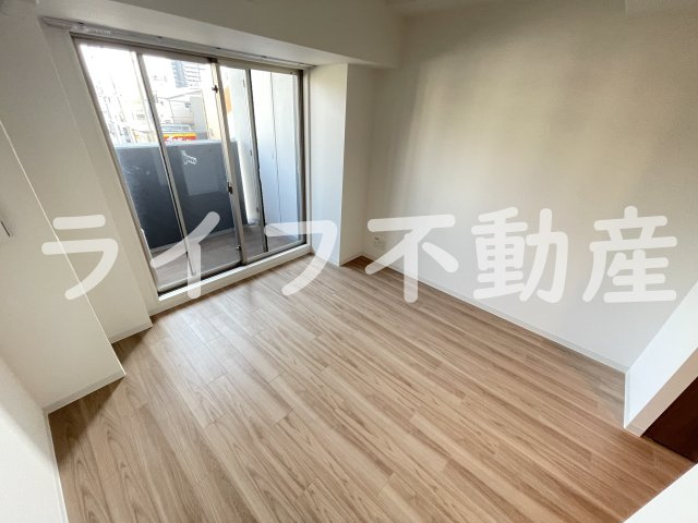 ワールドアイ大阪城EASTアドバンスの洋室|使い勝手のいい洋室です