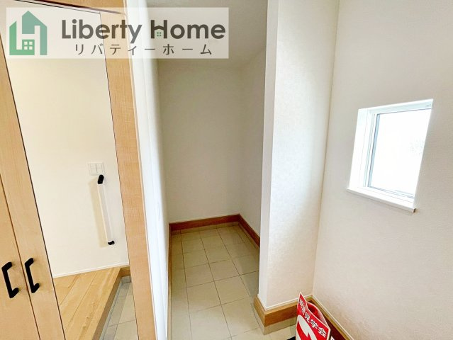 鹿嶋平井東１丁目２４－１期　２号棟　新築戸建の玄関