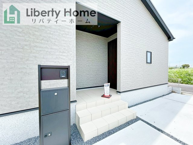 鹿嶋平井東１丁目２４－１期　２号棟　新築戸建のエントランス