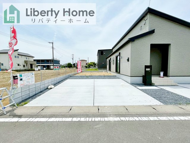 鹿嶋平井東１丁目２４－１期　２号棟　新築戸建の駐車場